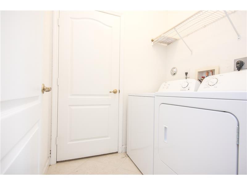 LAROC ESTATES - Residential Lease