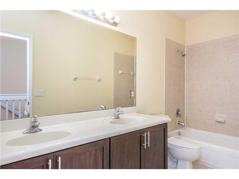 LAROC ESTATES - Residential Lease