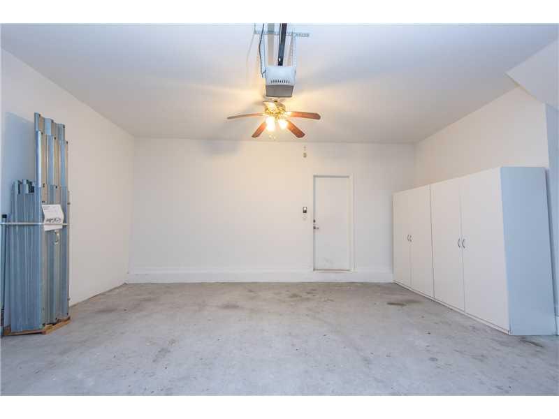 LAROC ESTATES - Residential Lease