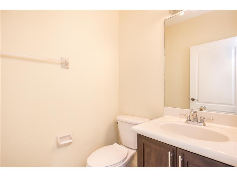 LAROC ESTATES - Residential Lease