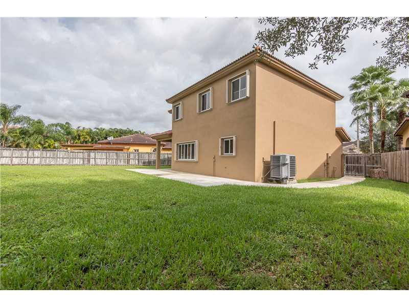 LAROC ESTATES - Residential Lease