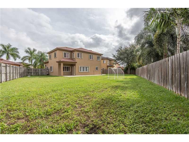 LAROC ESTATES - Residential Lease