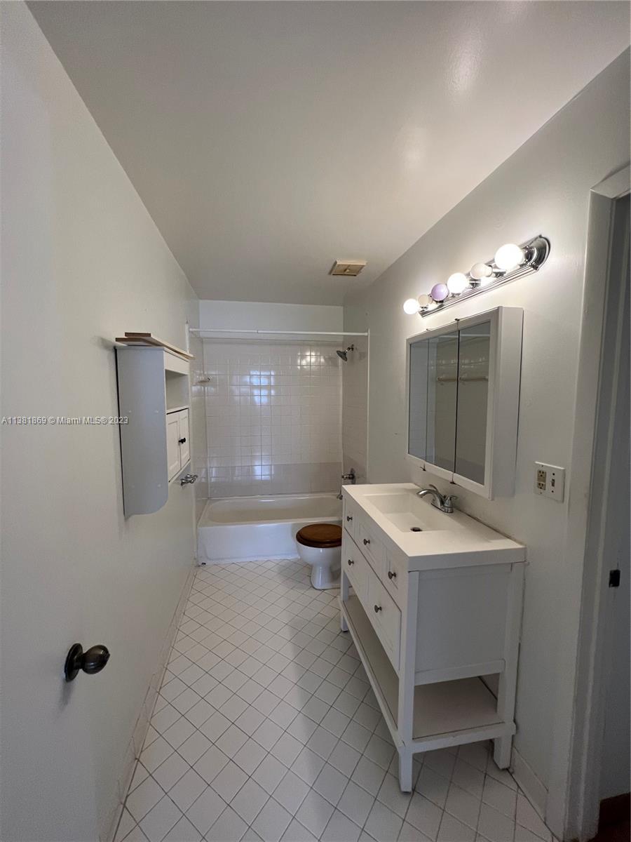 SUMMER LAKE - Residential Lease