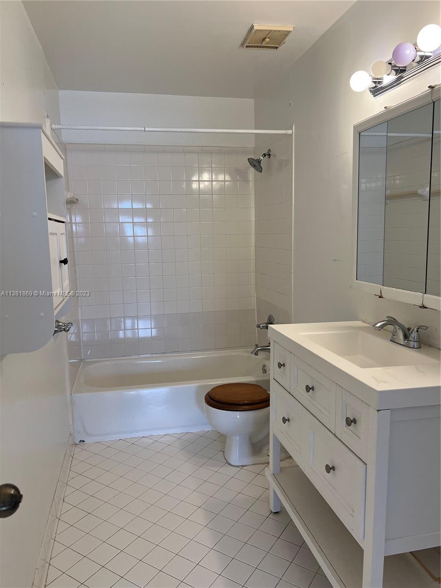 SUMMER LAKE - Residential Lease