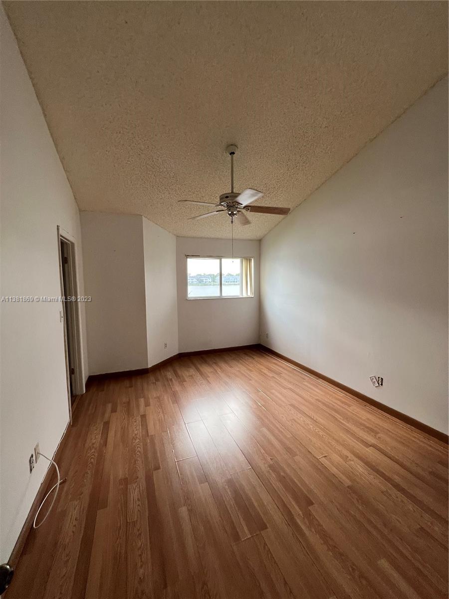 SUMMER LAKE - Residential Lease
