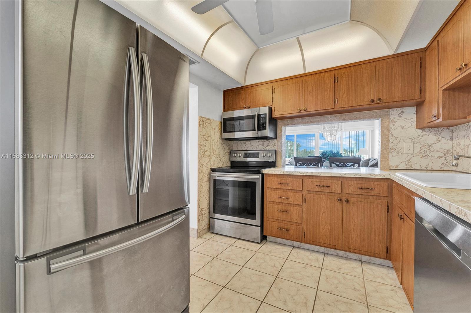 THIRD GULFSTREAM GARDEN - Residential