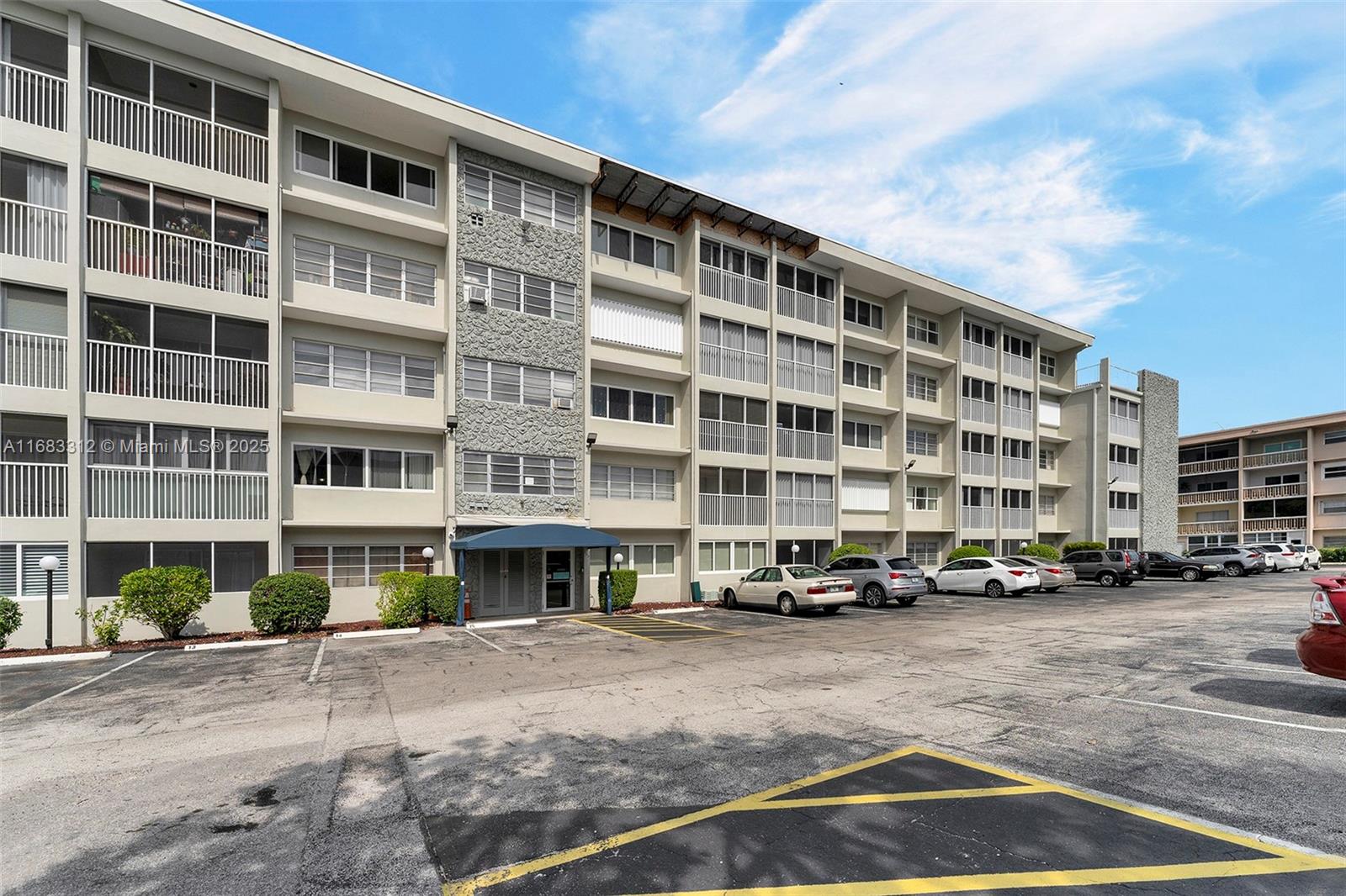 THIRD GULFSTREAM GARDEN - Residential