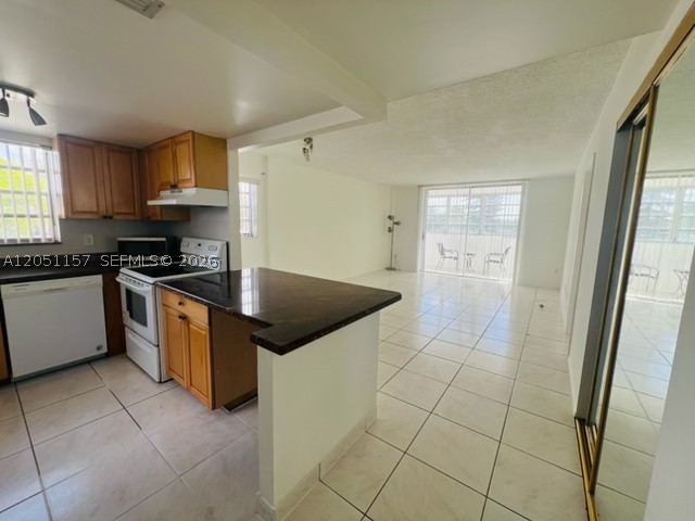 THREE SEASONS CONDO BLDG - Residential Lease