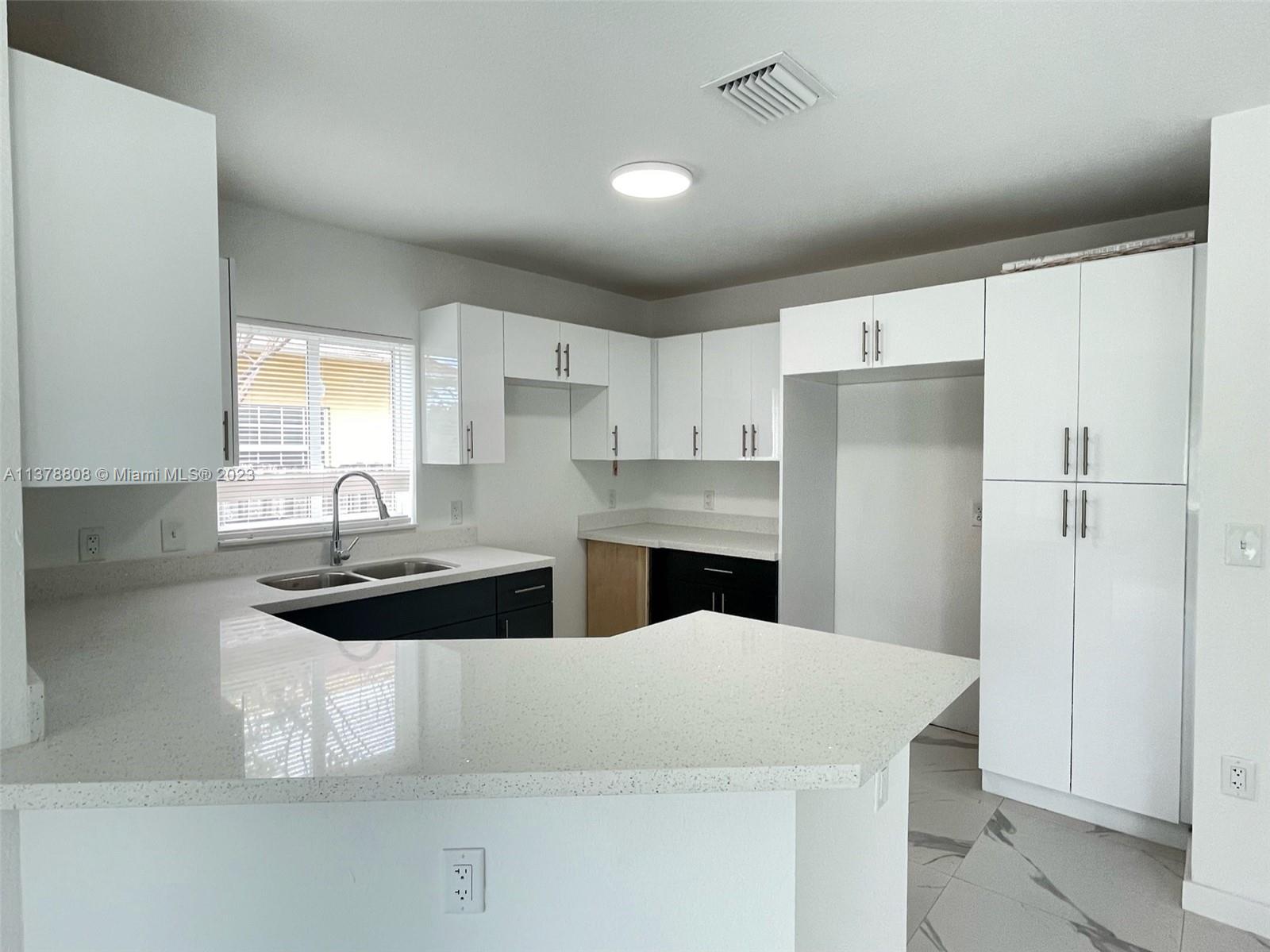 AIRPORT VISTA - Residential Lease