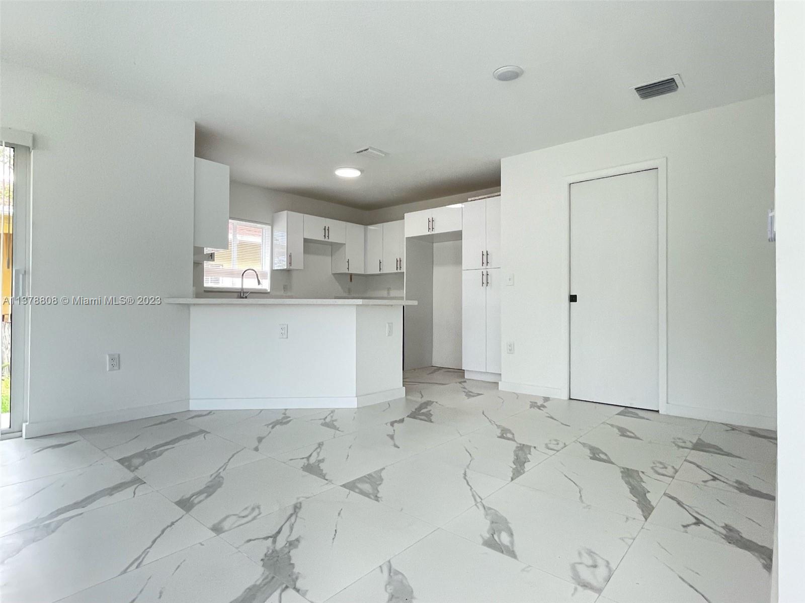 AIRPORT VISTA - Residential Lease