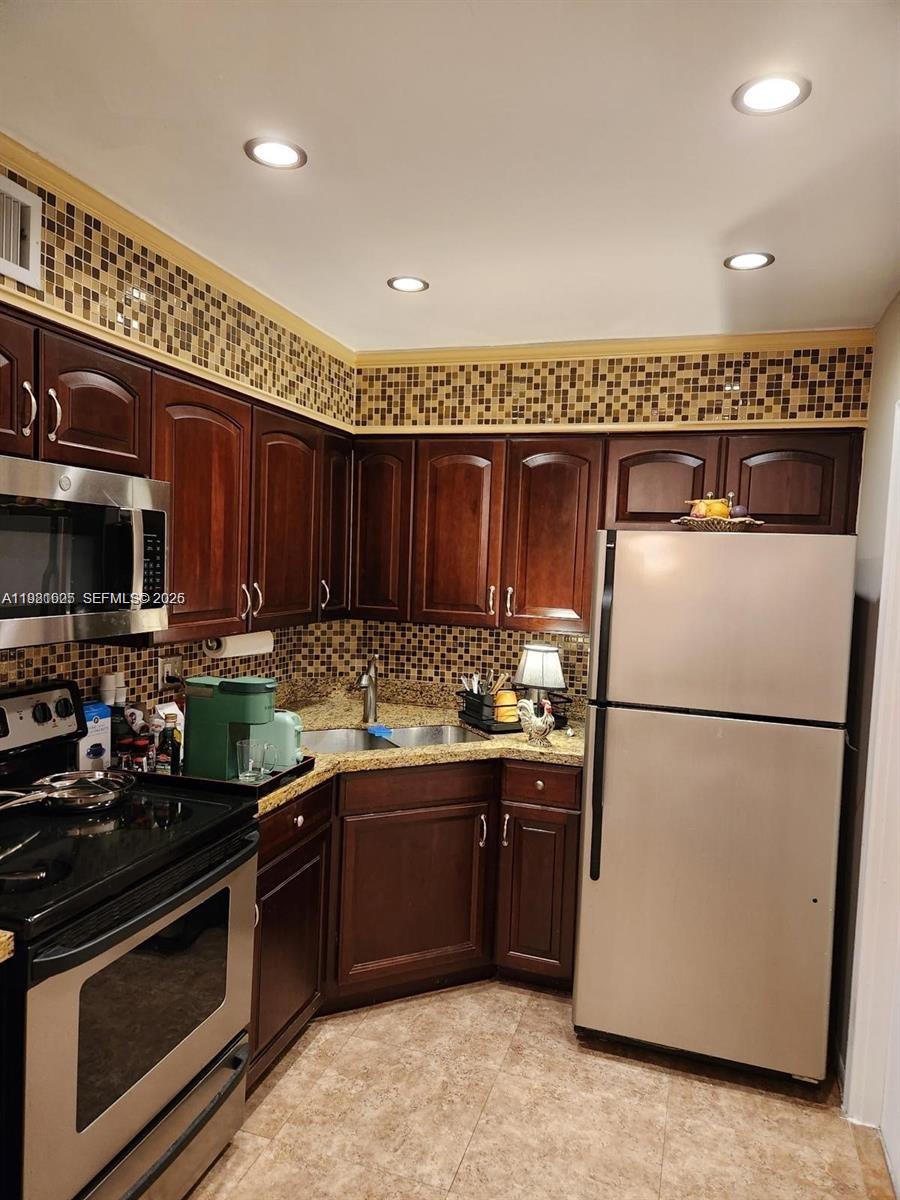 MANOR GROVE VILLAGE ONE I - Residential