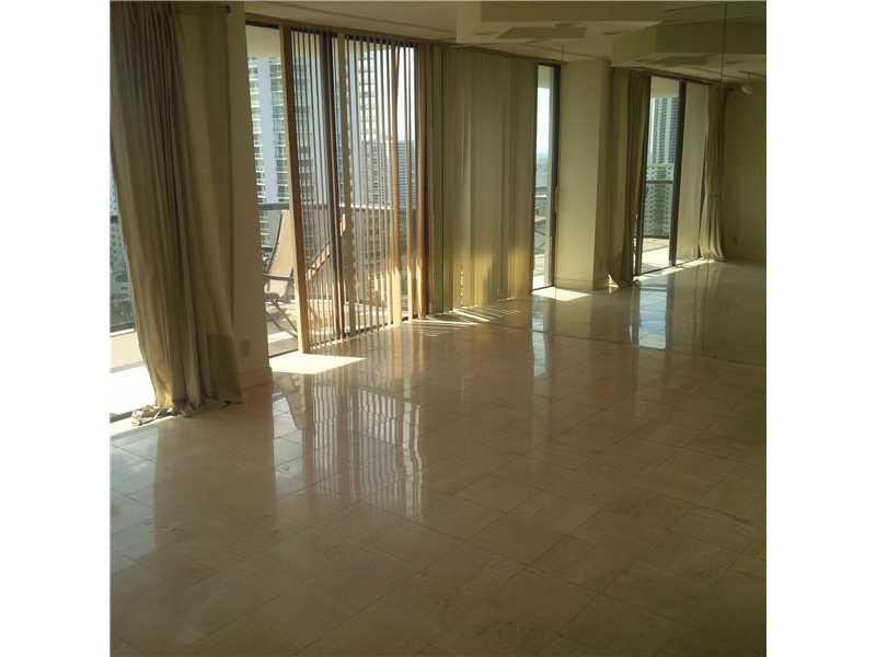 High Floor 1 Bedroom 1 1/2 Bathroom Unit Located In the Best Building In Turnberry Isles. Views Are Spectacular To The East-South-West. Building Has Been Completely Renovated With New Lobby, Hallways And Balconies. Unit Has Marble Floors In All Areas With  Wooden Floors In Main Bedroom. All Amenities Included Including A State Of The Art Gym. Pool With Snack Bar Also Available. Walking Distance To House Of Worship, Exercise Circle As Well As The Aventura Mall. Owner Is Very Motivated To Rent.