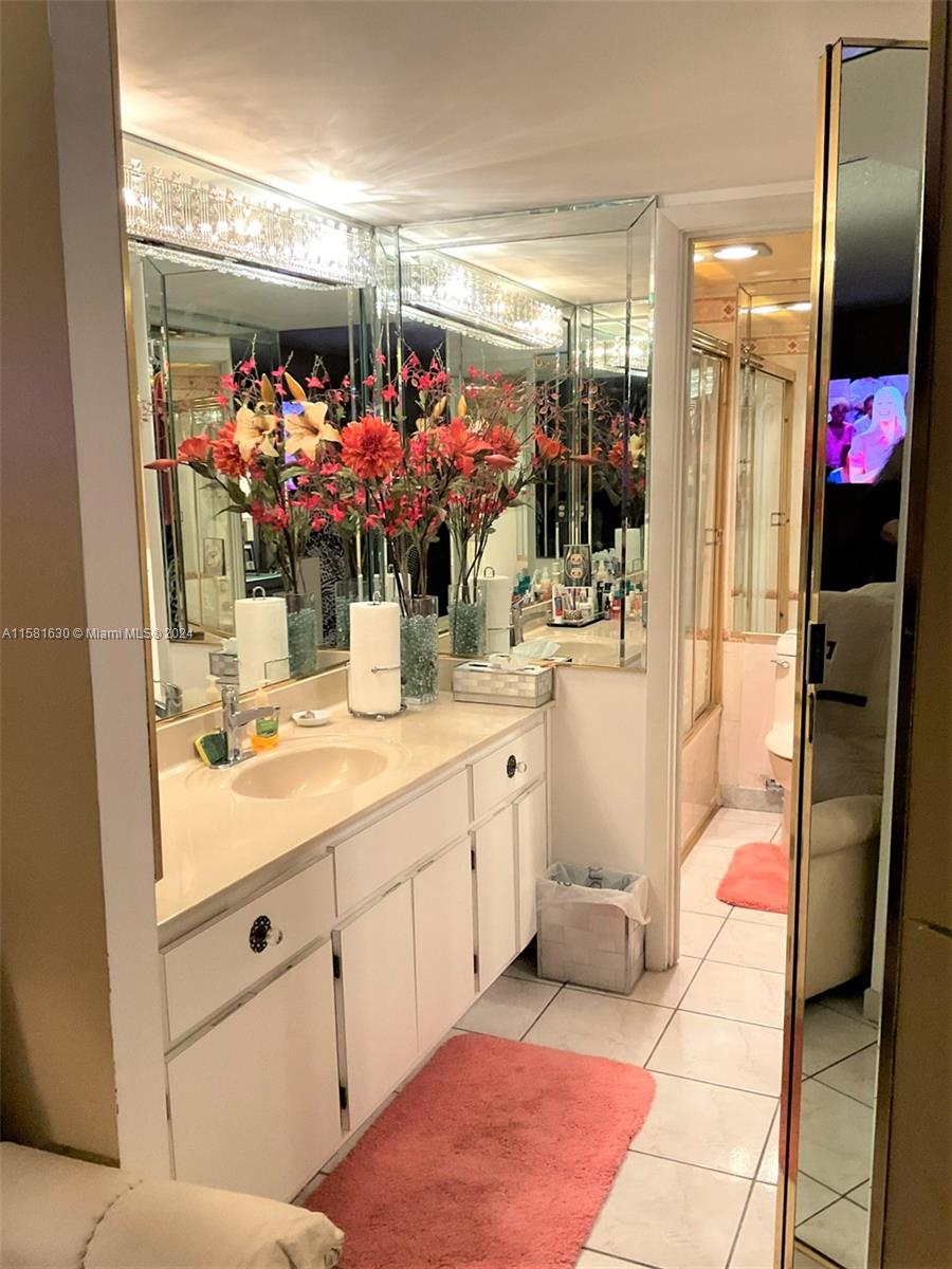 PLAZA OF WESTLAND CONDO - Residential