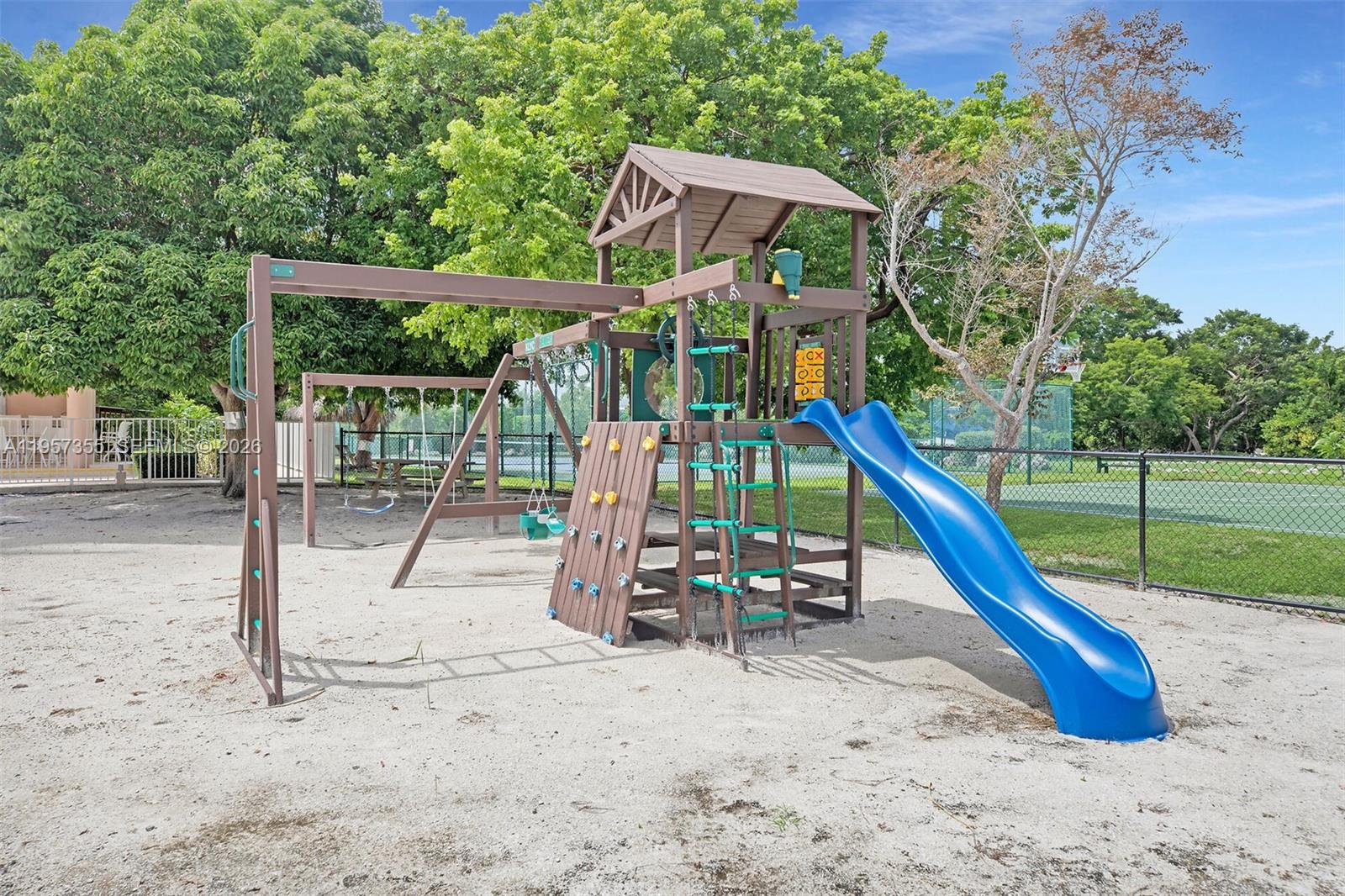 KEY LARGO YACHT CLUB - Residential