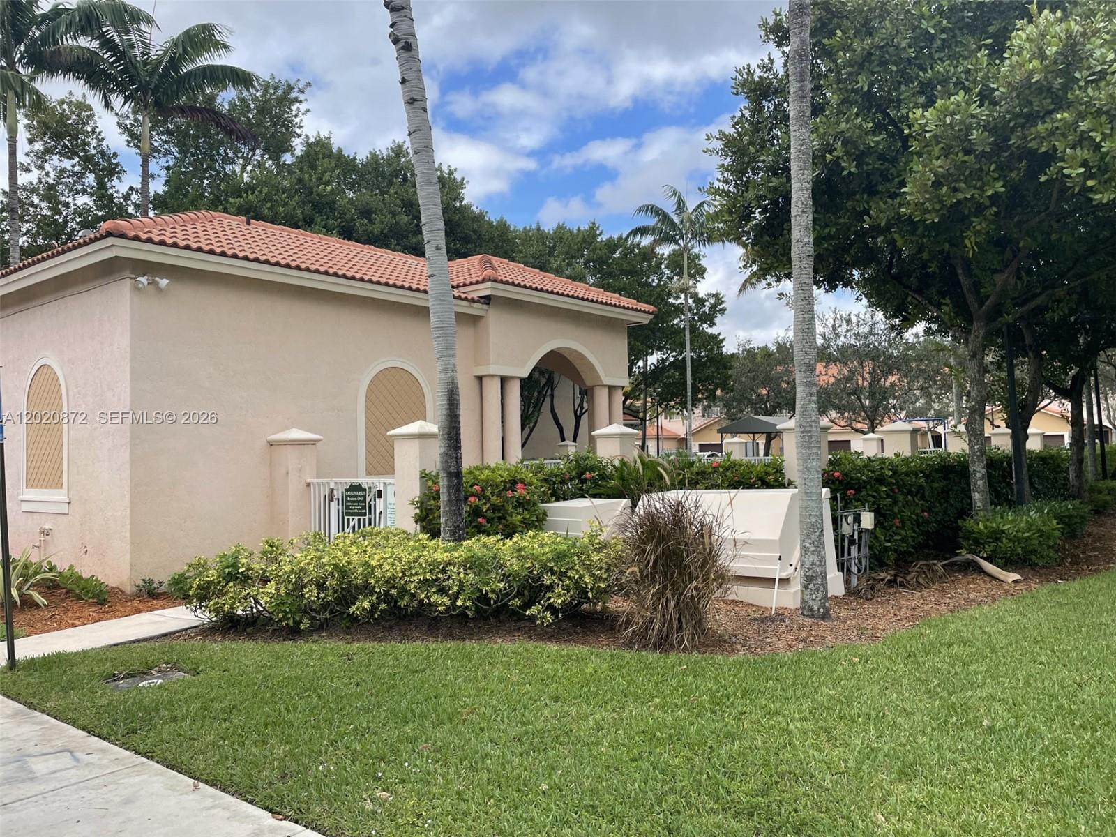 WOODLAND VILLAS 1ST ADD - Residential