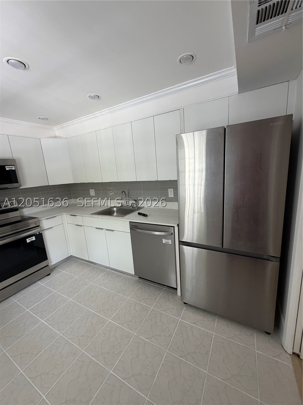Welcome to the exclusive Palm-Aire community in Pompano Beach! This beautifully updated residence offers stunning golf course views, modern finishes throughout, and brand-new appliances. Enjoy the lifestyle of this prestigious golf community with lush landscaping and access to the community clubhouse. A minimum credit score of 700 is required. Tenant must provide renter’s insurance. Move-in costs include first month’s rent and two months’ security deposit. This move-in-ready home is a rare opportunity to enjoy comfort, style, and resort-style living in one of Pompano Beach’s most desirable communities.