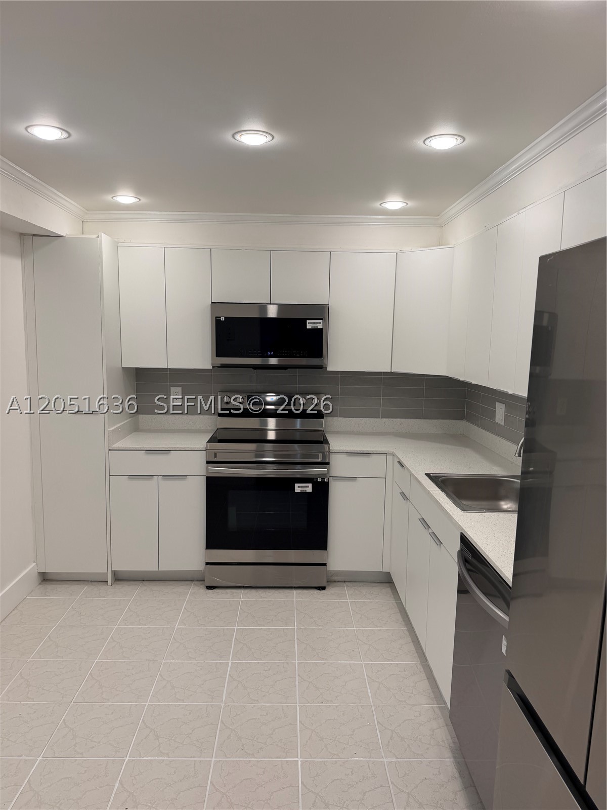 NO 83 PALM-AIRE COUNTRY C - Residential Lease