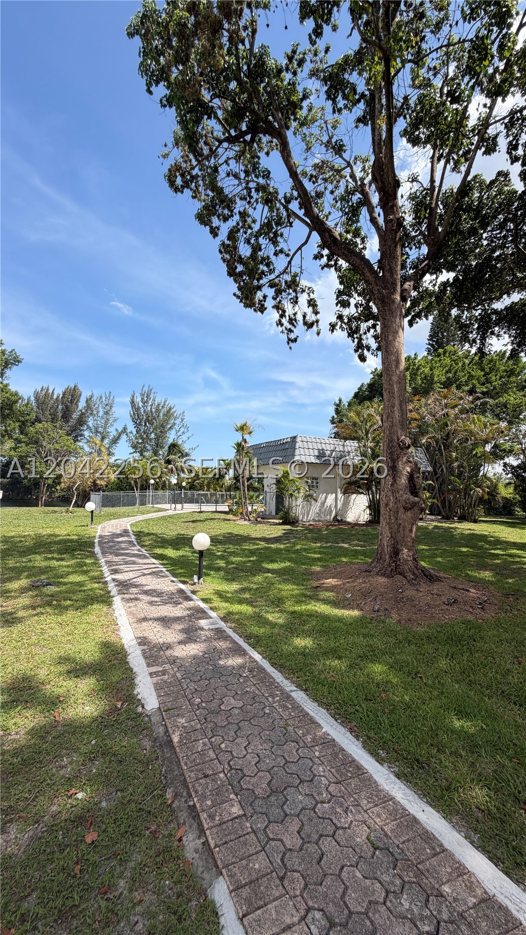 GARDEN LAKES OF INVERRARY - Residential