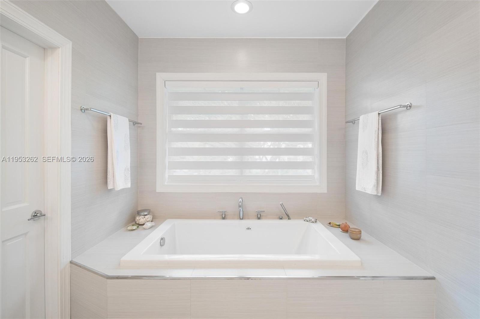 BISCAYNE KEY ESTATES - Residential