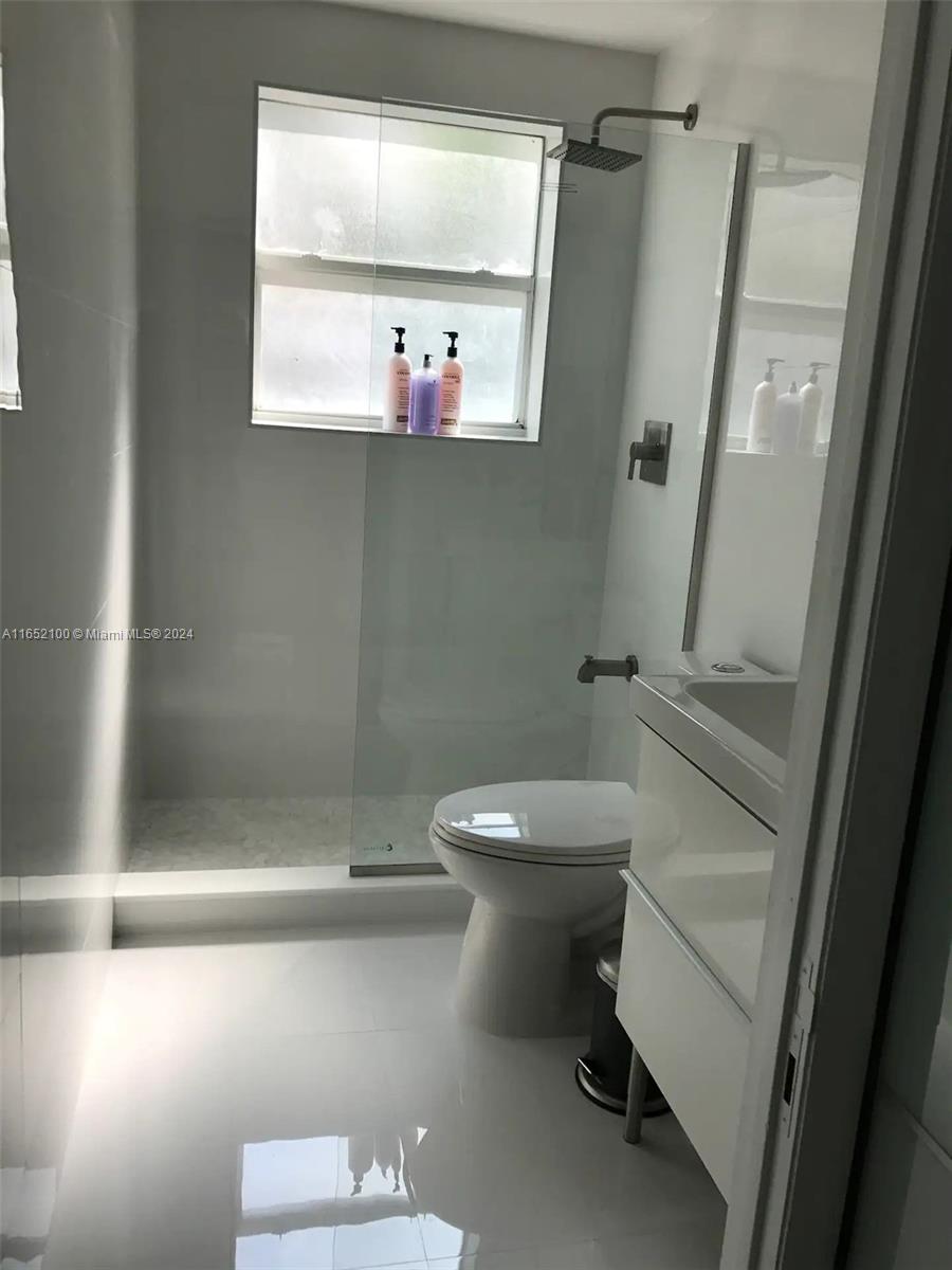 JASMINE CONDO - Residential