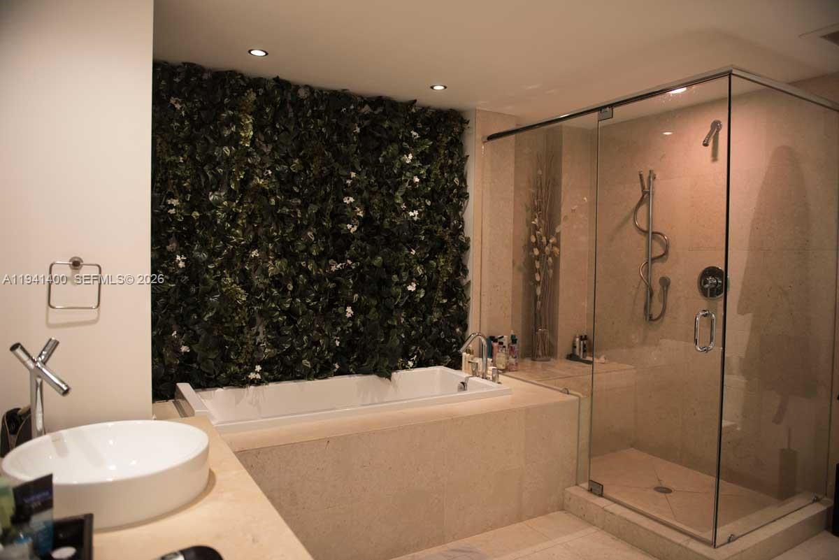 ICON BRICKELL NO TWO - Residential