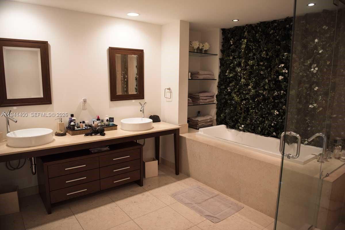 ICON BRICKELL NO TWO - Residential