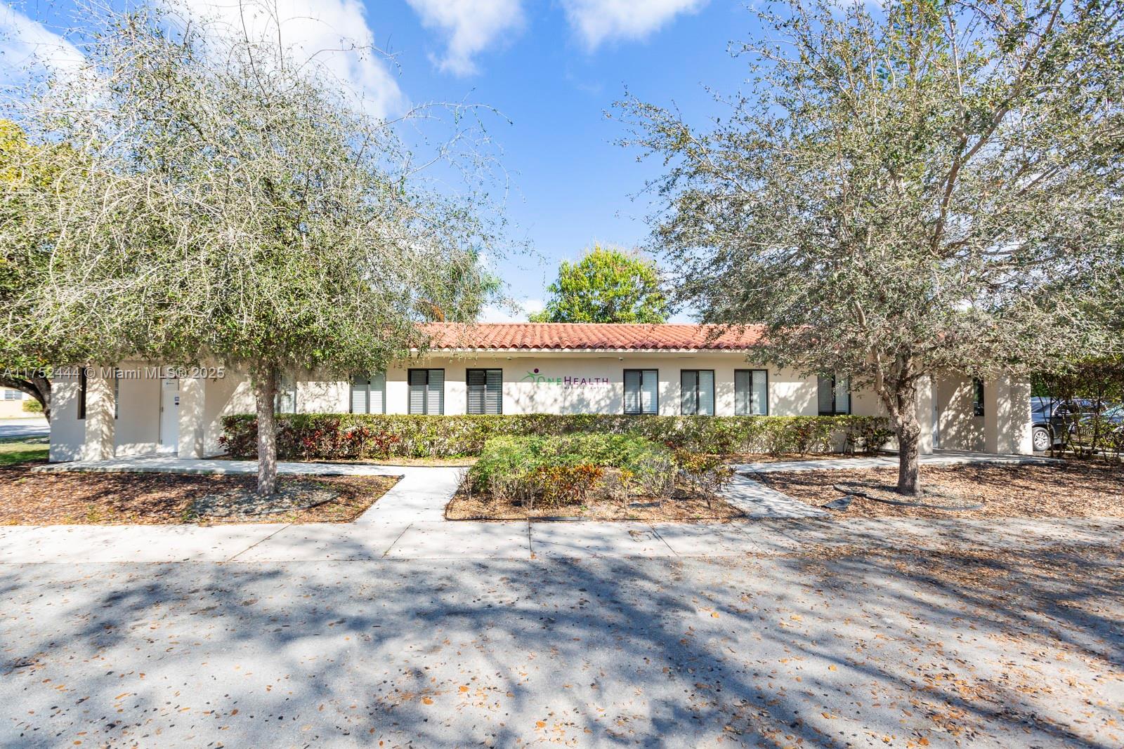 Great Opportunity to Lease a 2,500 sqft Turn Key Free Standing Medical building.   This boutique fully functional medical space is available for immediate occupancy. Rate is $35 NNN.  Easy to show.