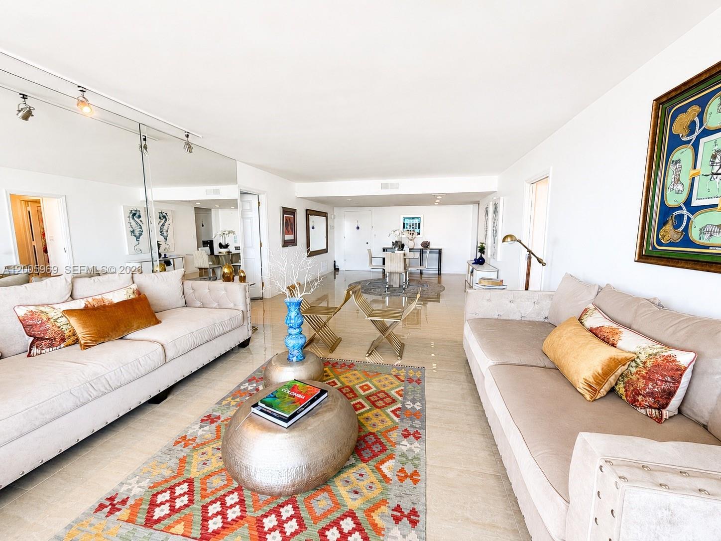 CARLYLE HOUSE CONDO - Residential