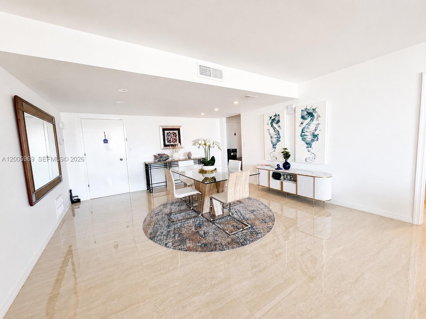 CARLYLE HOUSE CONDO - Residential