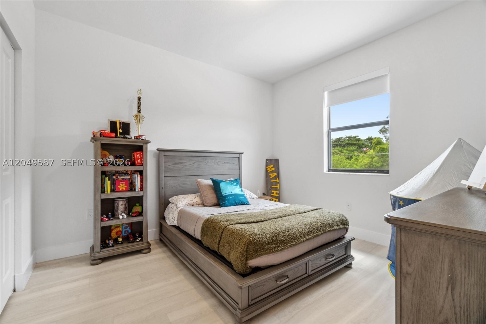 ESTATES AT SILVER PALM - Residential
