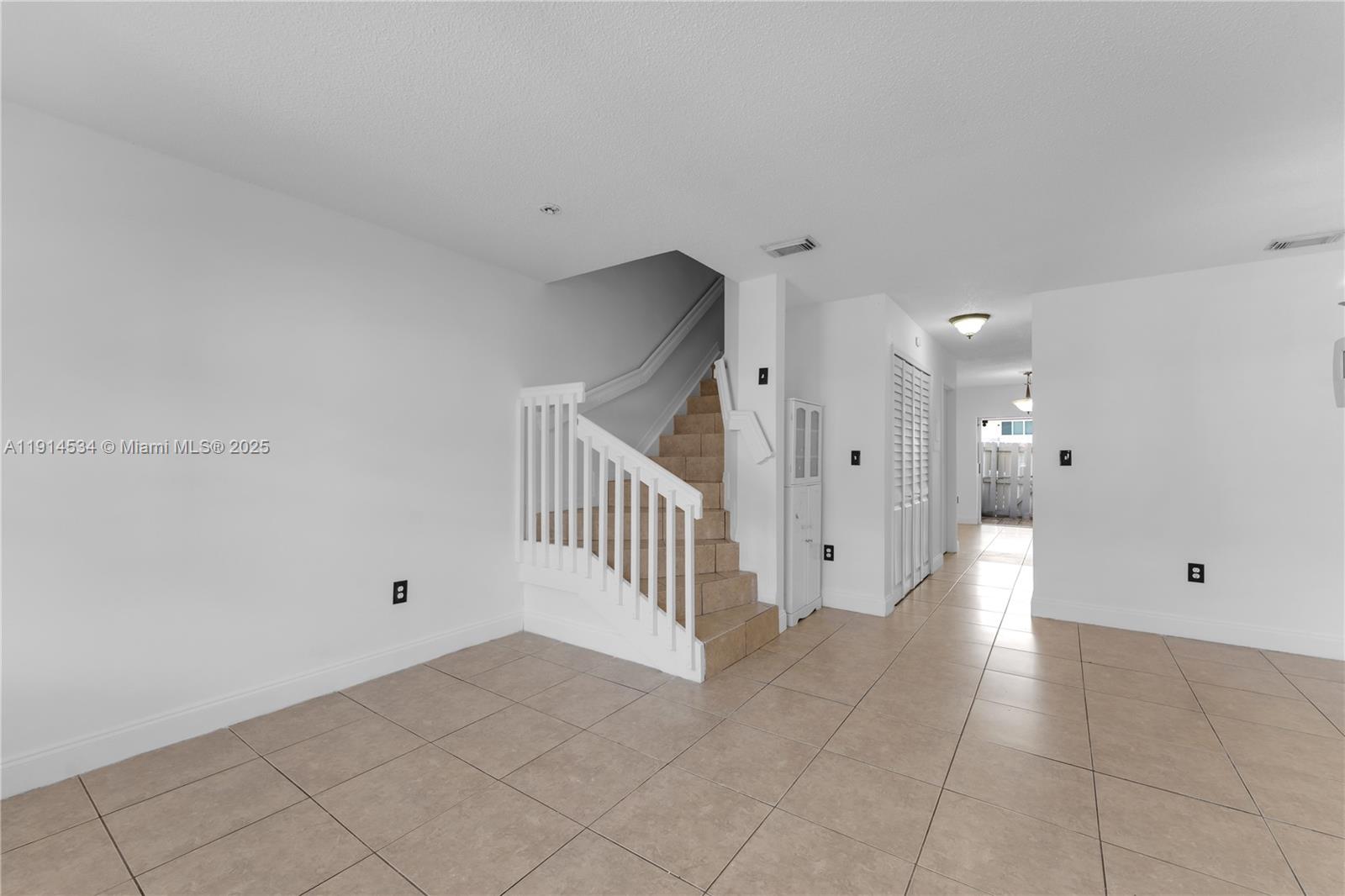 KENDALE LAKES NORTH SEC 9 - Residential