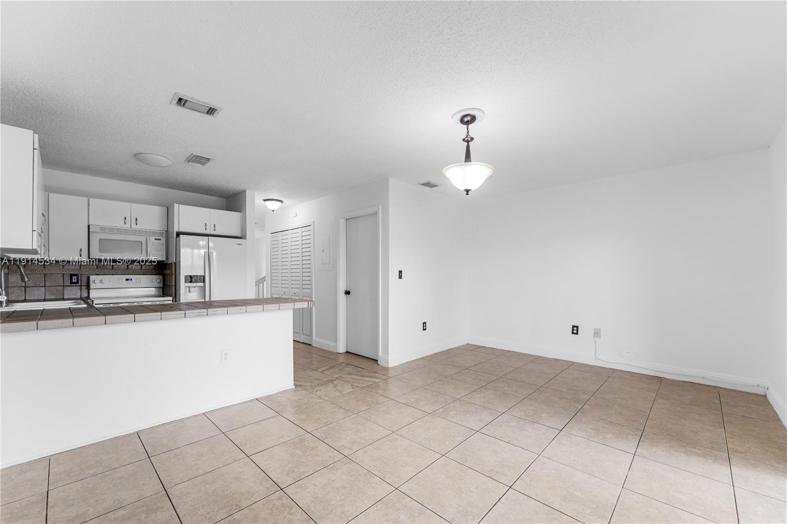 KENDALE LAKES NORTH SEC 9 - Residential