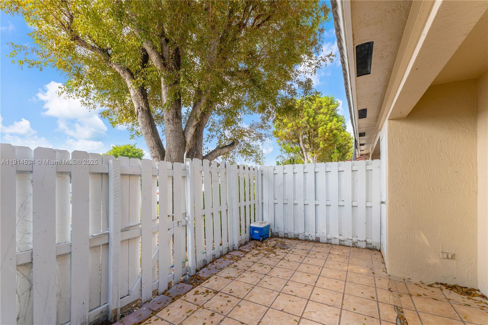 KENDALE LAKES NORTH SEC 9 - Residential