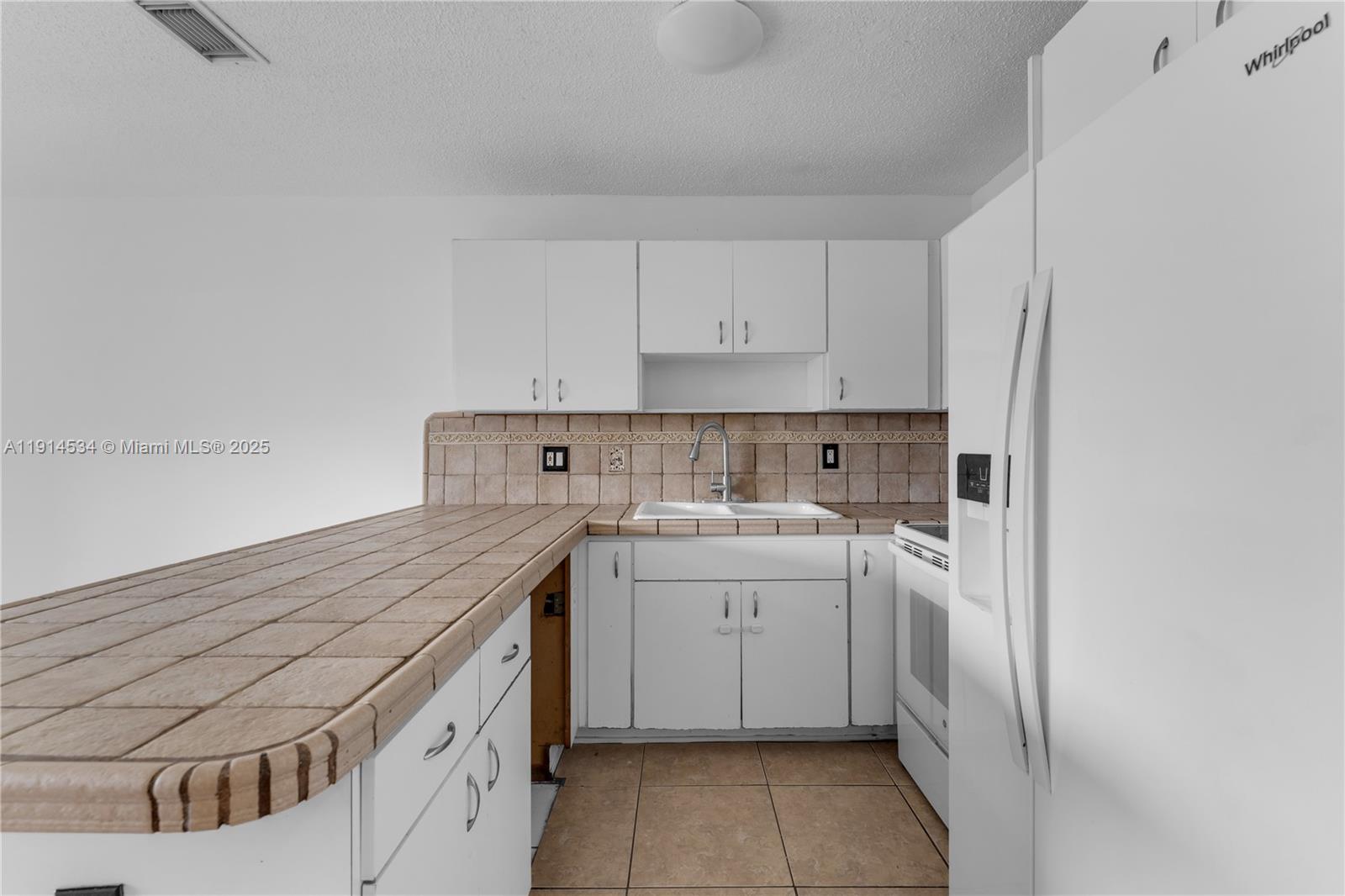 KENDALE LAKES NORTH SEC 9 - Residential