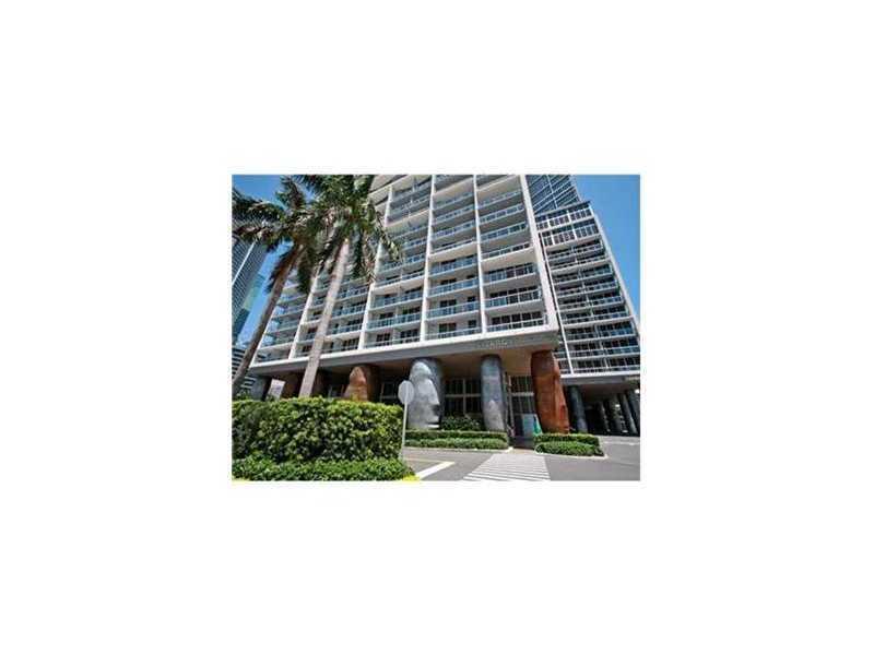 Live the Chic Miami life style. Beautiful Studio at The Icon Viceroy on Brickell, All Viceroy Hotel amenities(SPA), Full Kitchen with Sub-Zero appliances. Washer and Dryer in unit. Full Bath with Jacuzzi. Available Weekly for 1400$.This price 2200$ is for  a Year Lease.