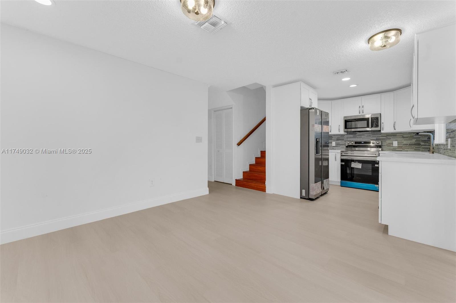 WELLEBY UNIT THIRTEEN - Residential
