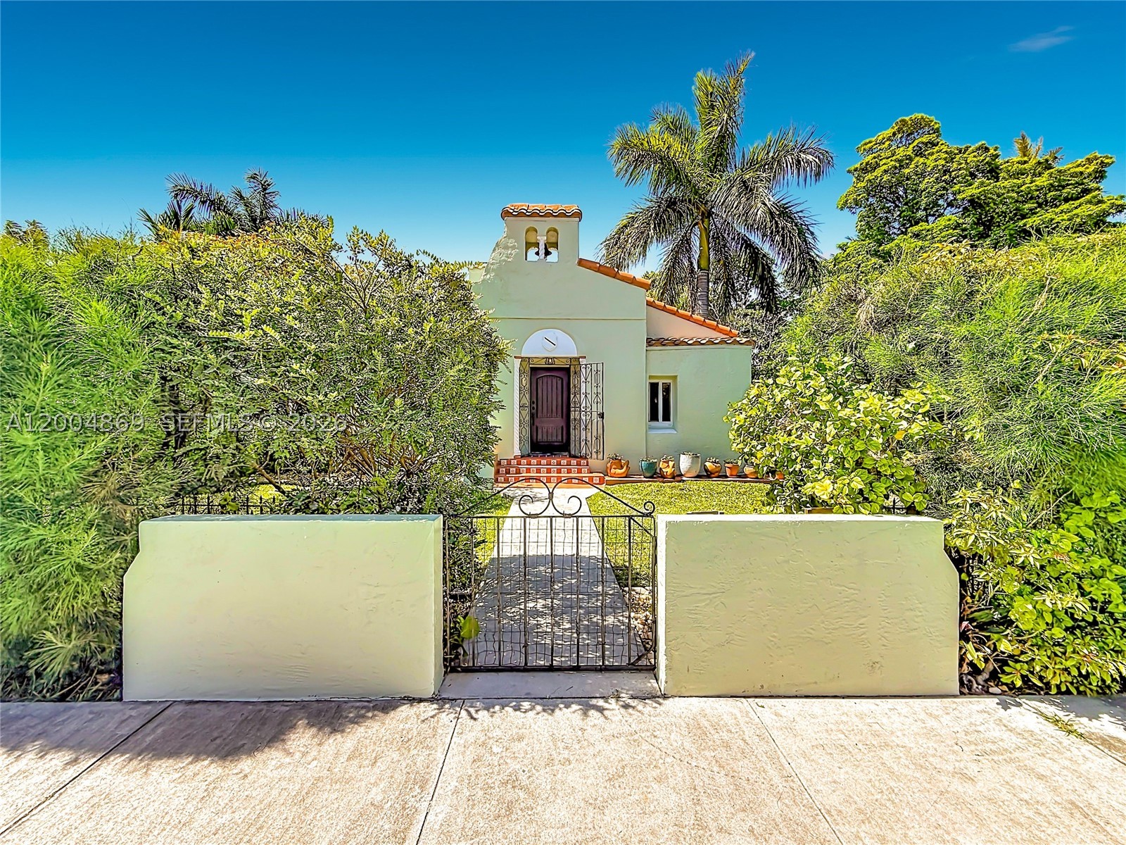 HOLLYWOOD LAKES SECTION - Residential