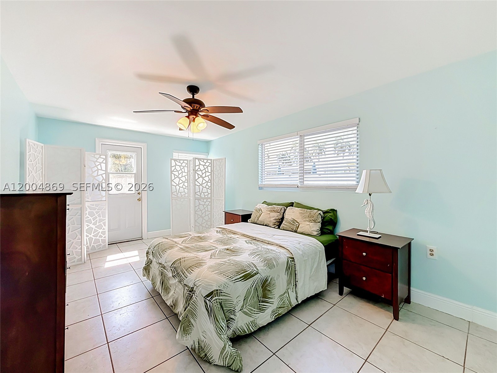 HOLLYWOOD LAKES SECTION - Residential