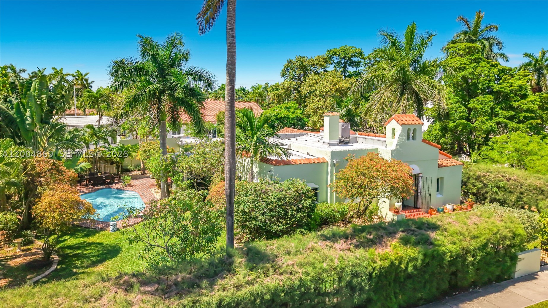 HOLLYWOOD LAKES SECTION - Residential