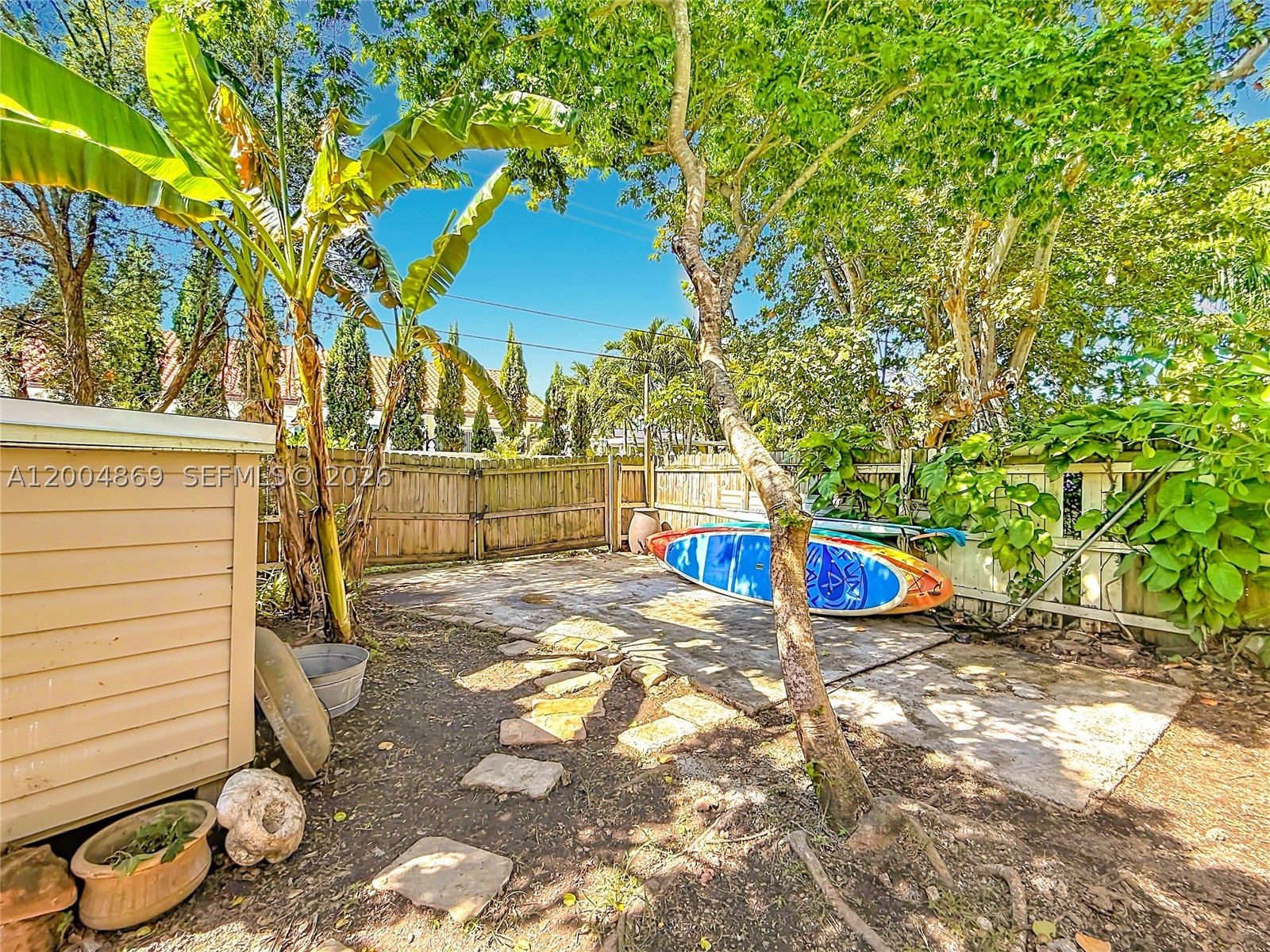 HOLLYWOOD LAKES SECTION - Residential
