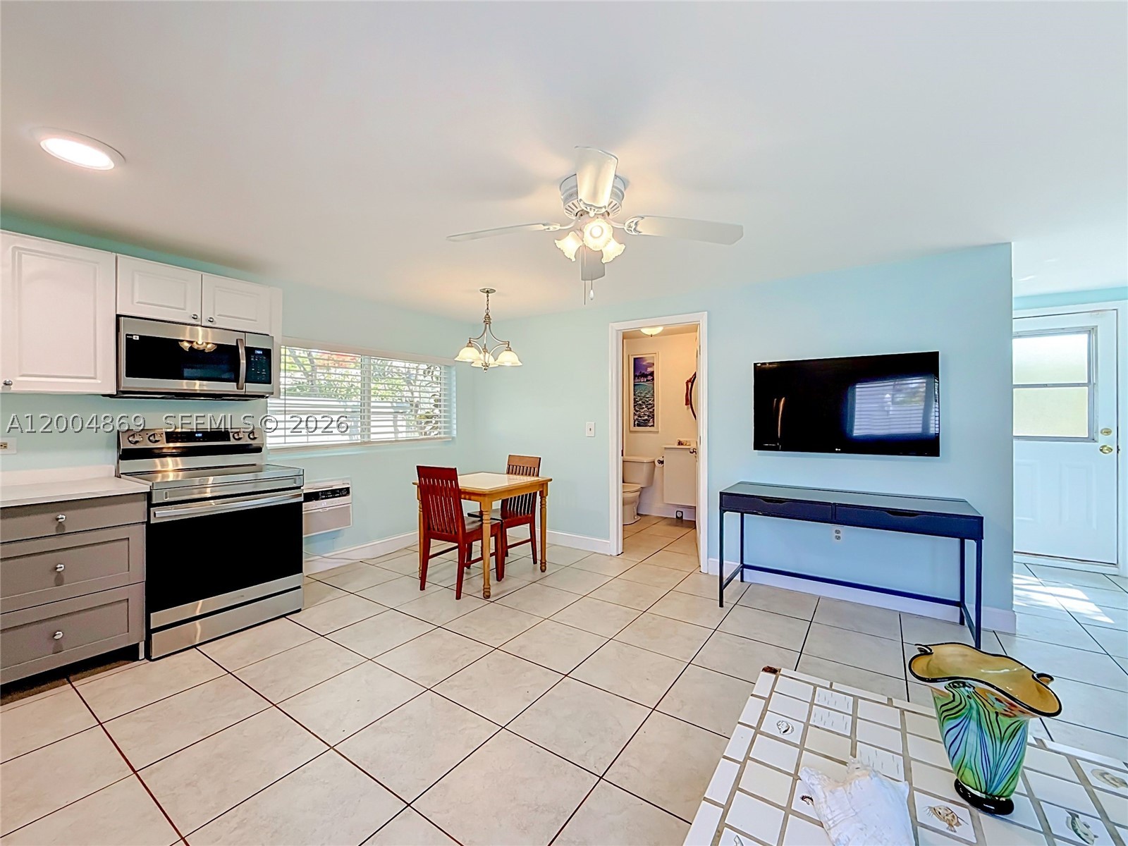 HOLLYWOOD LAKES SECTION - Residential