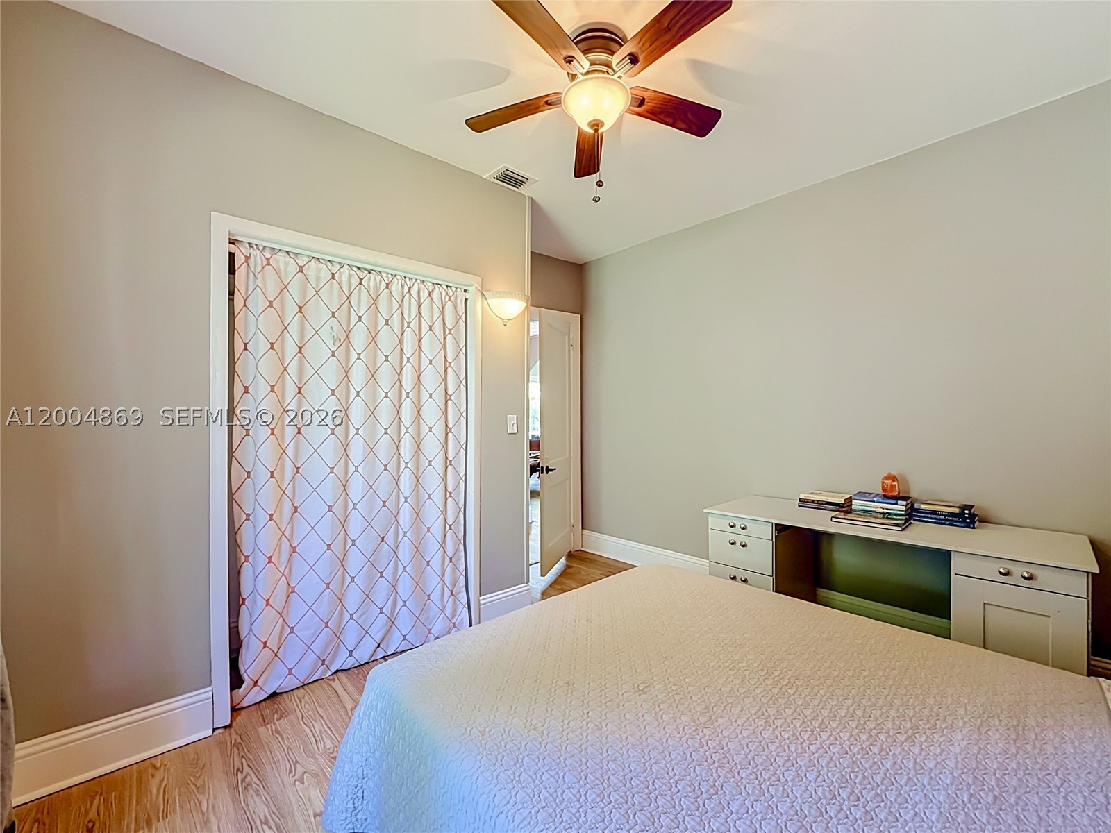 HOLLYWOOD LAKES SECTION - Residential