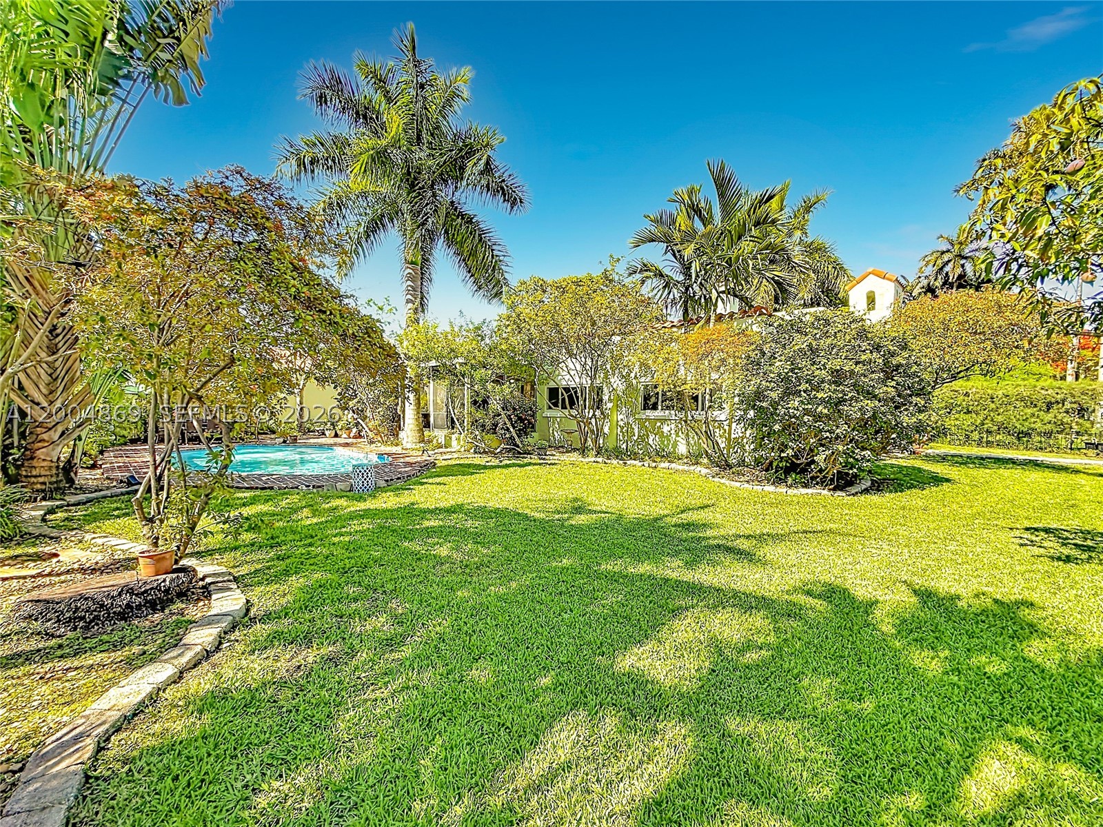 HOLLYWOOD LAKES SECTION - Residential