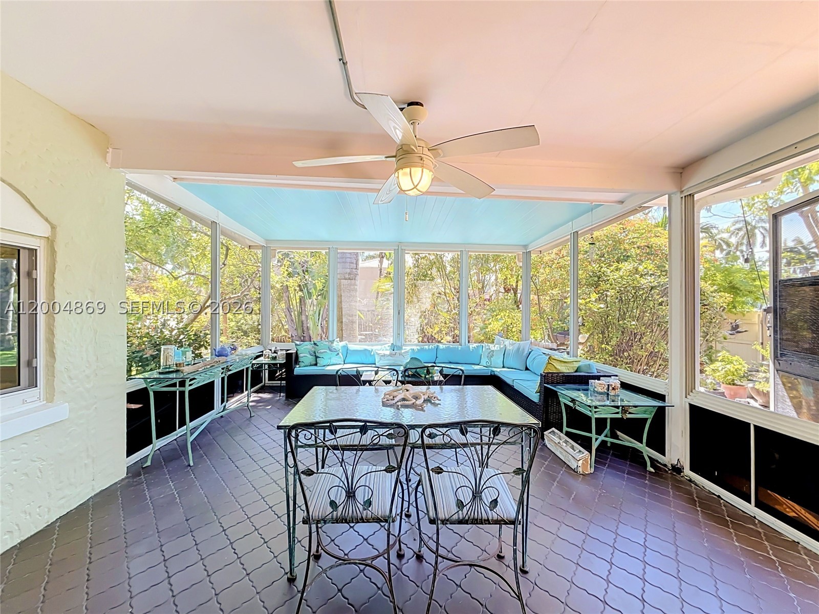 HOLLYWOOD LAKES SECTION - Residential