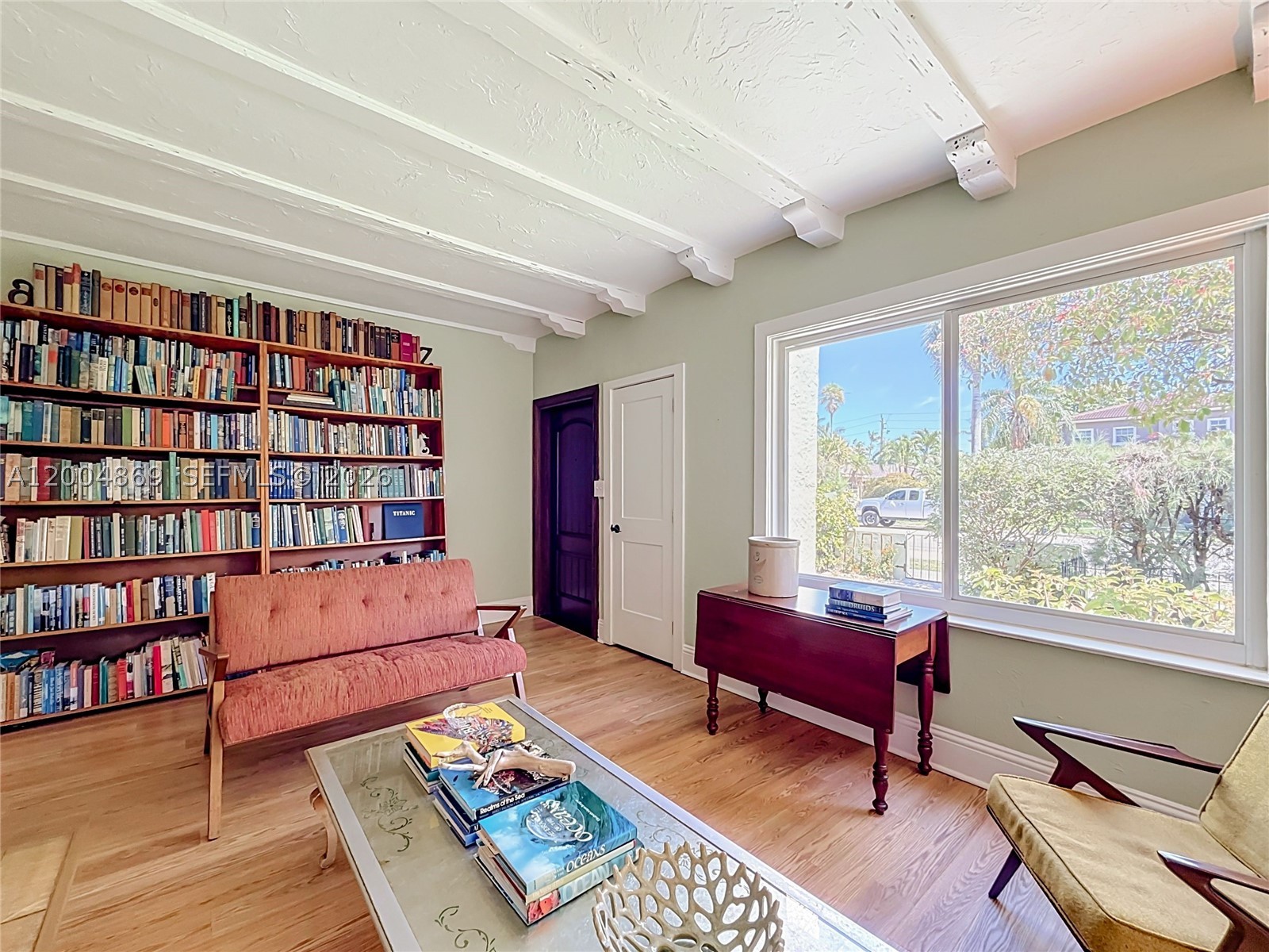 HOLLYWOOD LAKES SECTION - Residential