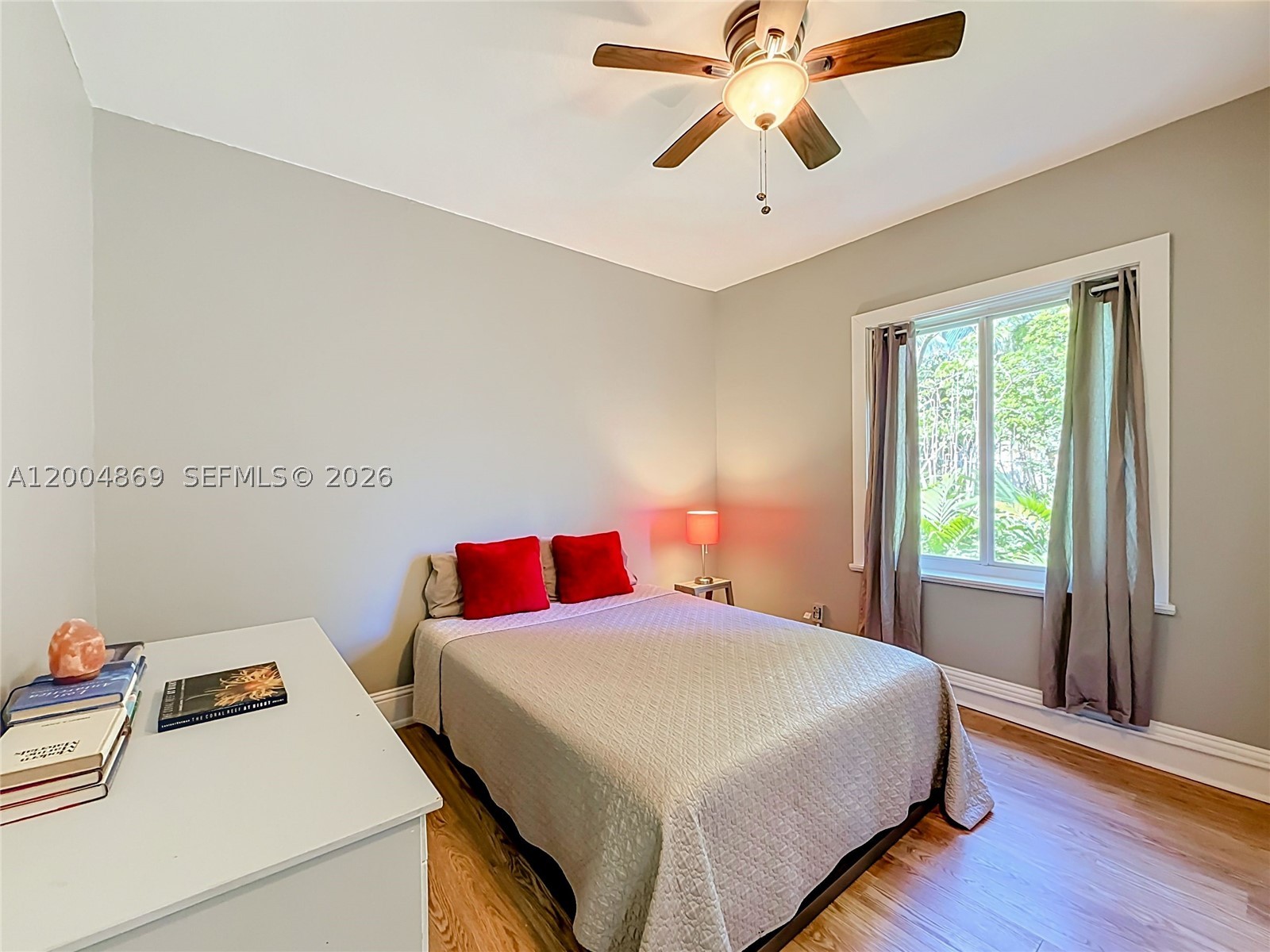 HOLLYWOOD LAKES SECTION - Residential