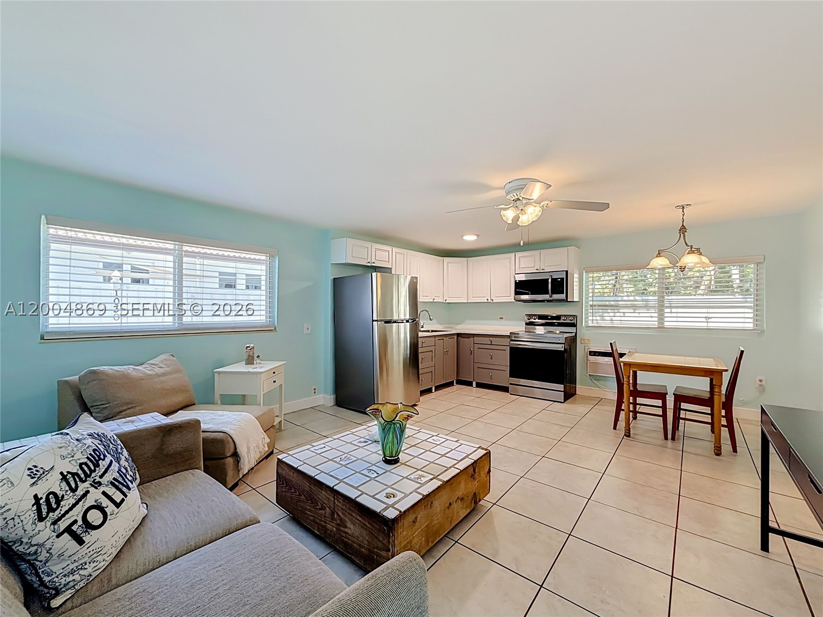 HOLLYWOOD LAKES SECTION - Residential
