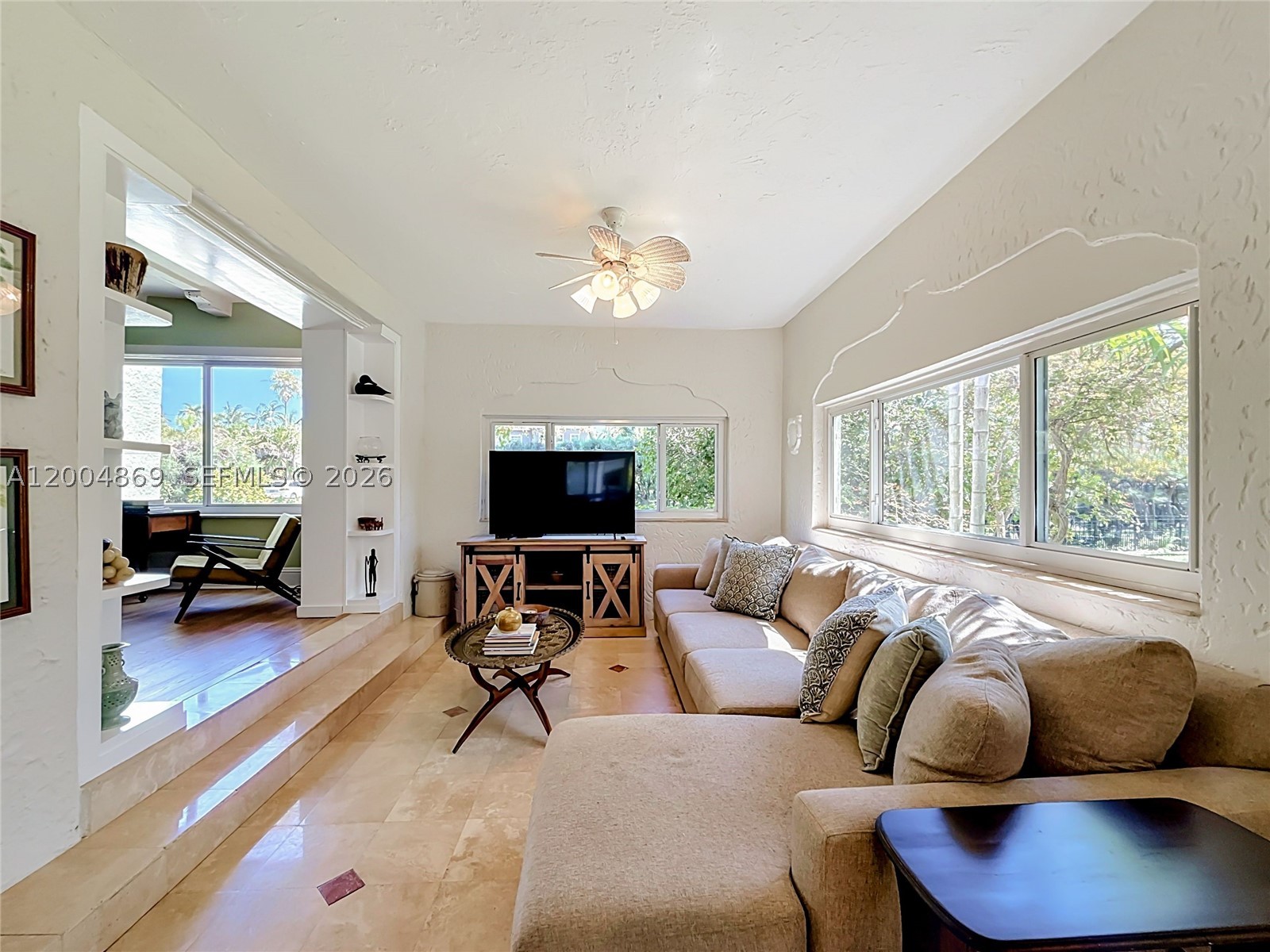 HOLLYWOOD LAKES SECTION - Residential