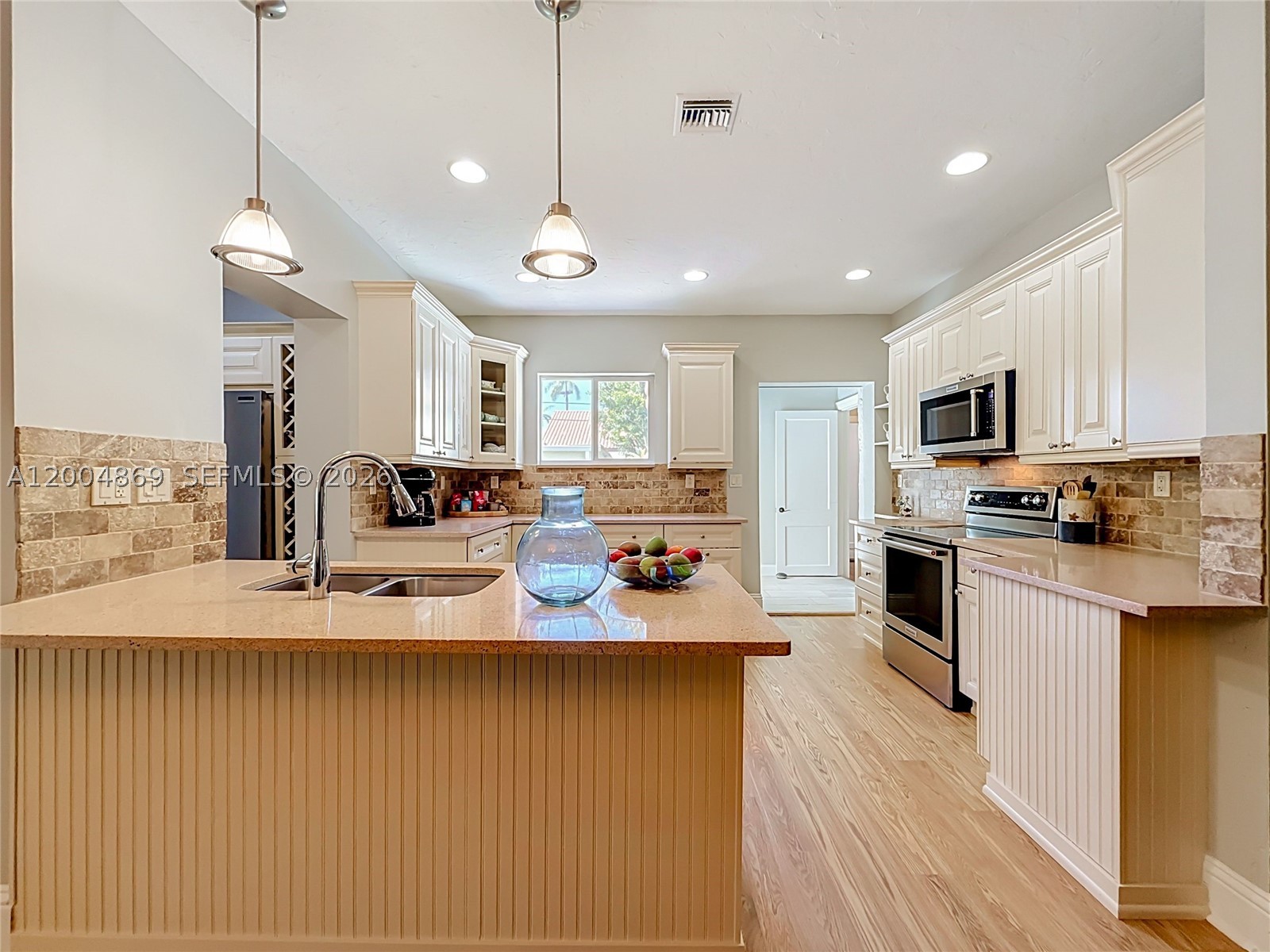 HOLLYWOOD LAKES SECTION - Residential