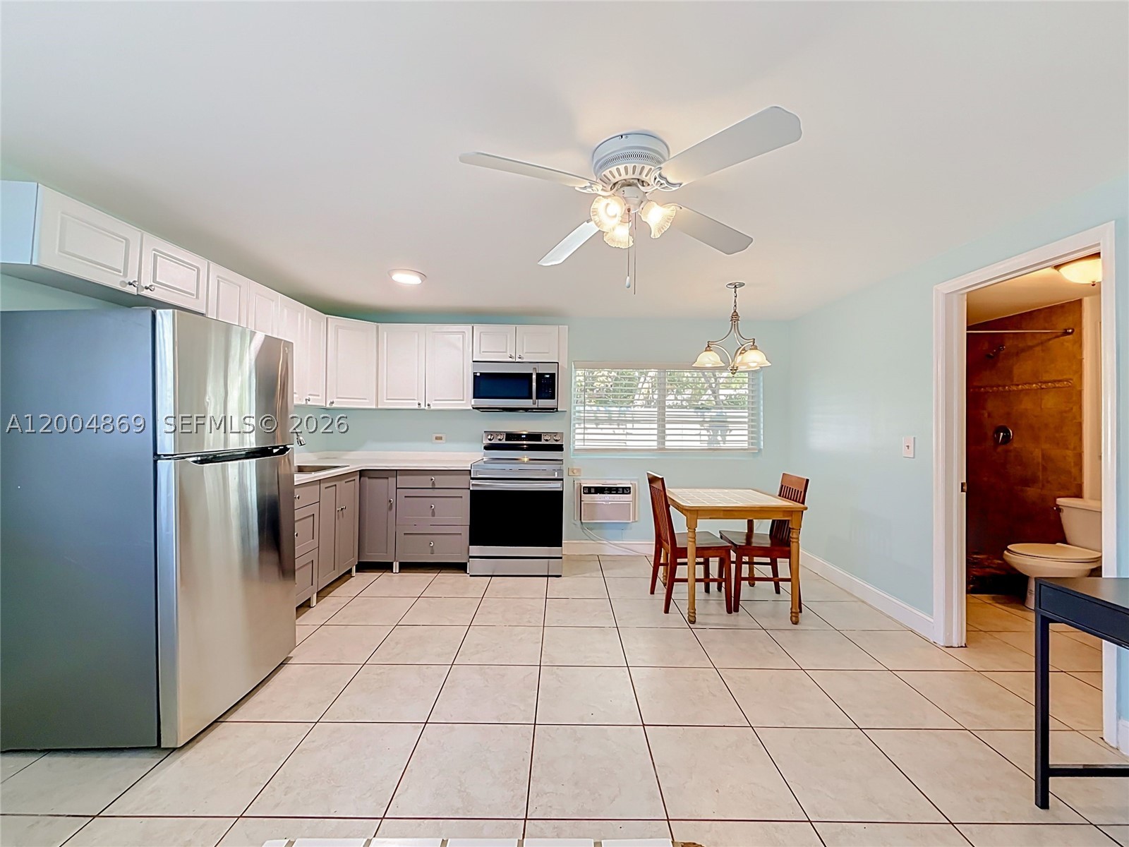 HOLLYWOOD LAKES SECTION - Residential